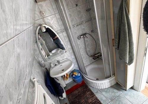 Bad mit Dusche,Waschbecken,WC