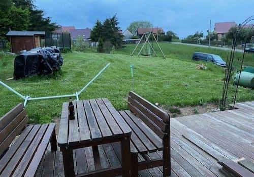 Große Terasse und Grundstück