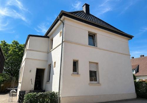 Ansicht links - Zufahrt Garagen