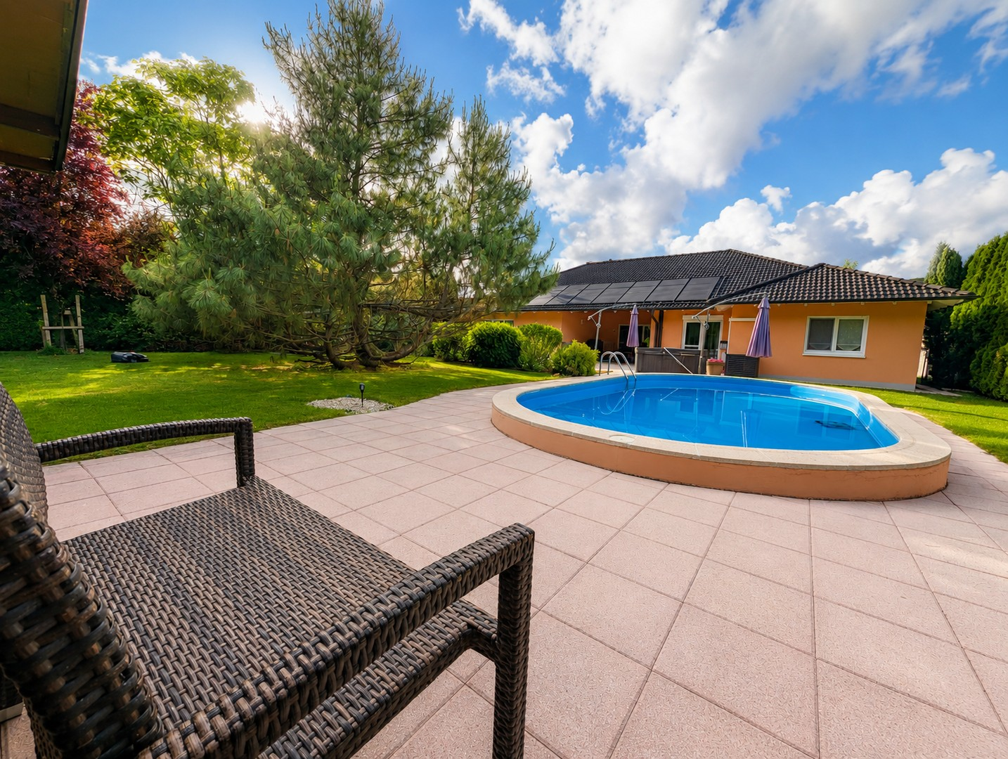 Garten mit Pool