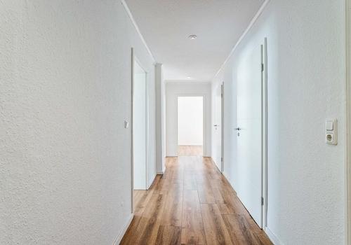 Wohnungsflur mit Zugang zu allen Räumen