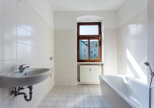 Tageslichtbad mit Badewanne