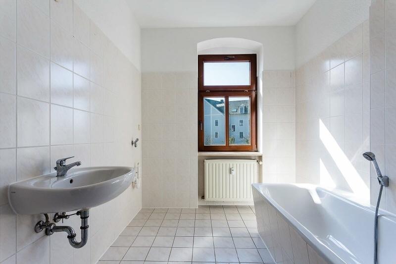 Tageslichtbad mit Badewanne