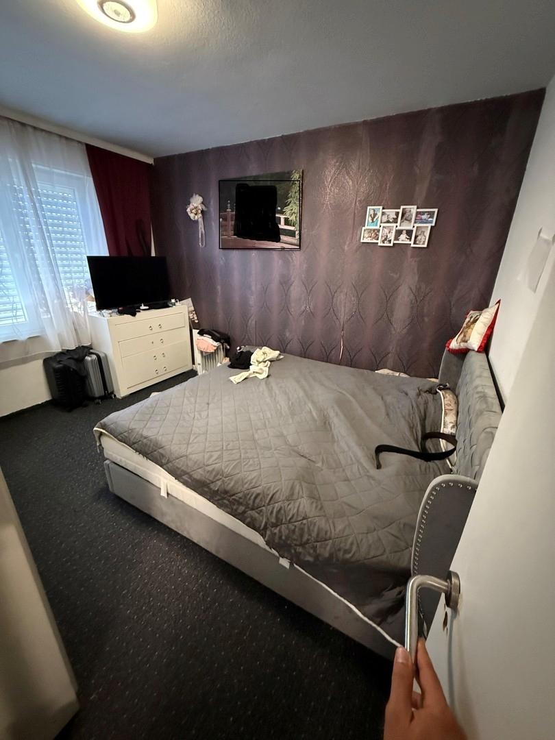 Schlafzimmer 1