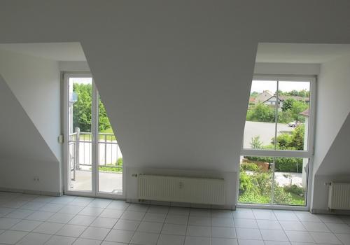 Wohnraum m Balkon links