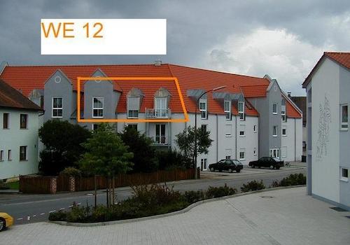 von Süden, mit Sonnenbalkon