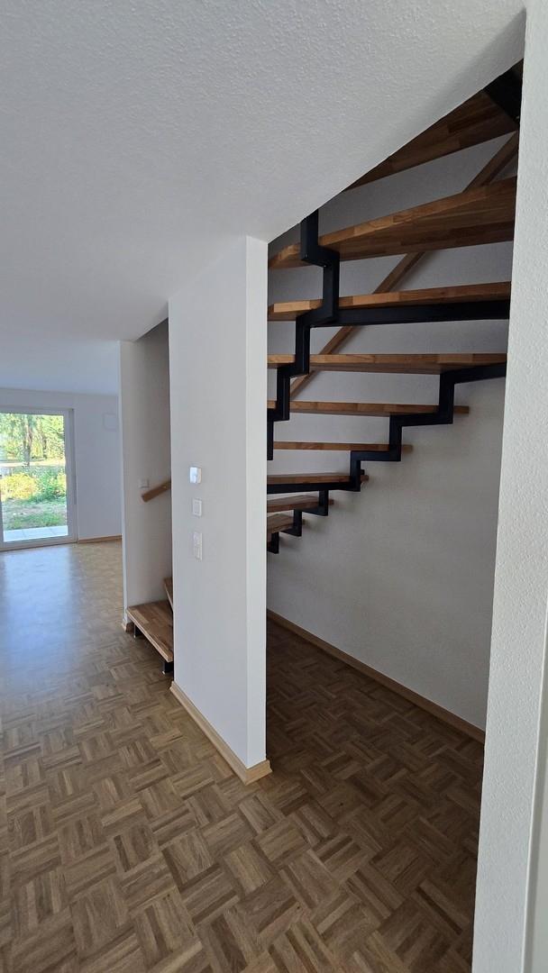 Blick unter Treppe Stauraum