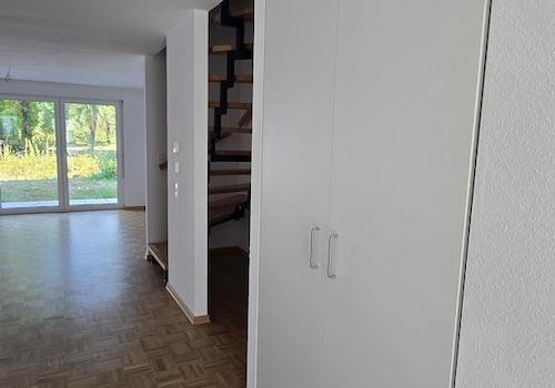 Blick aus Flur in Wohnraum