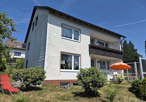 Vorderseite Dreifamilienhaus