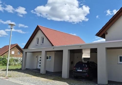 Eingang und Carport