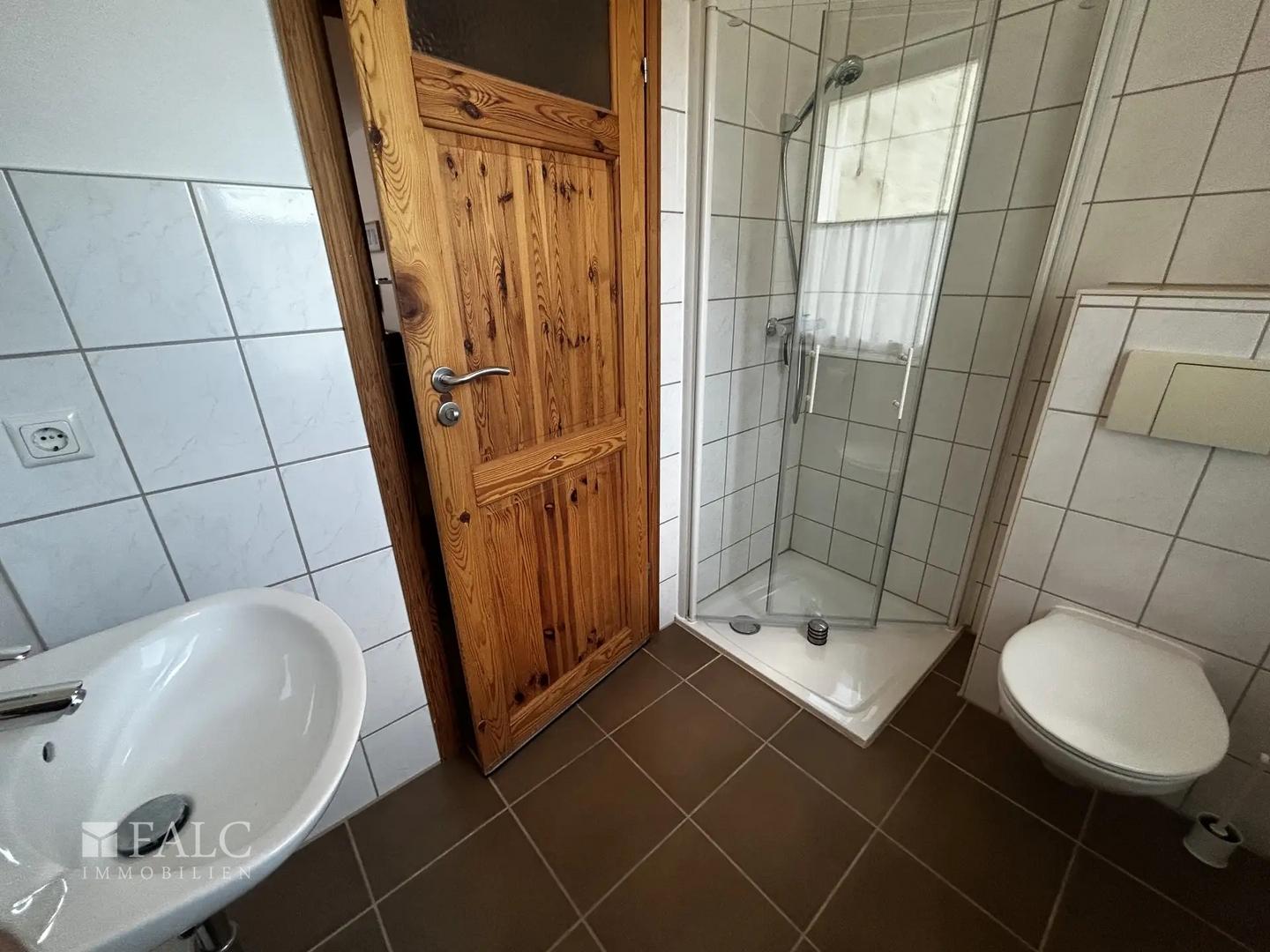 Badezimmer Wohnung rechts