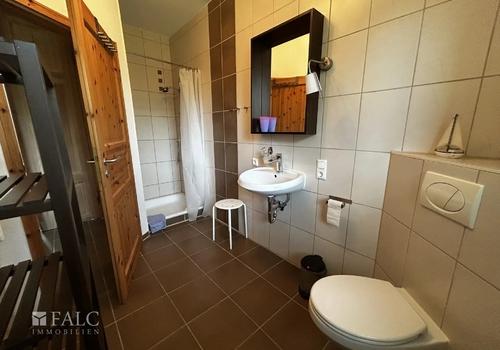 Badezimmer Wohnung links
