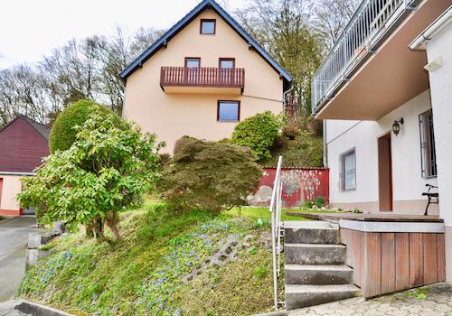 Terrasse vor dem Haus