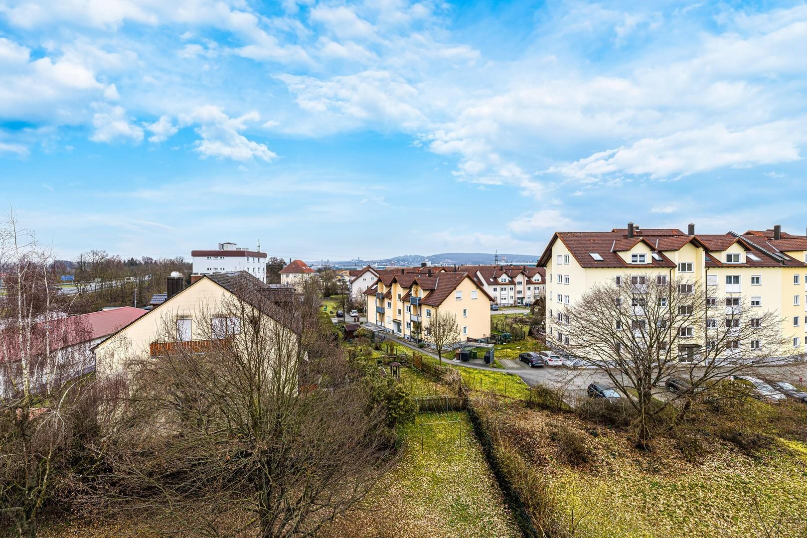 Blick vom Balkon in Garten