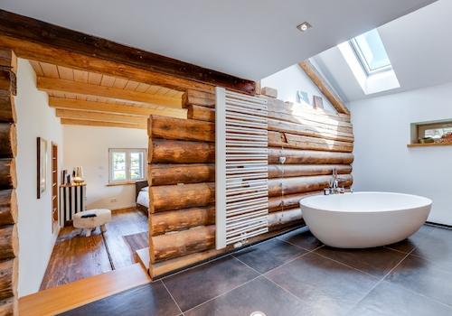 Bad mit Blick ins Schlafzimmer