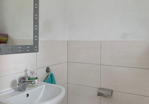 Gäste-WC mit Fenster