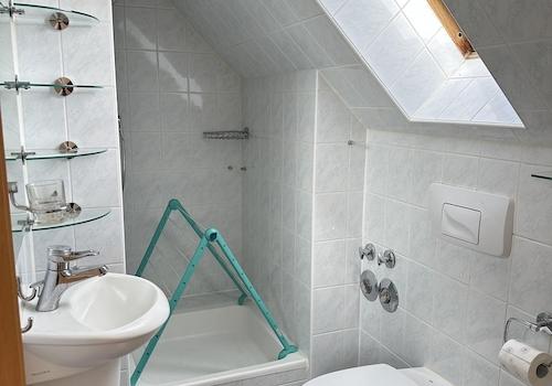 Bad Spitzboden Dusche, Bidet
