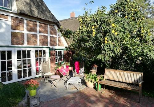 Terrasse hinterm Haus
