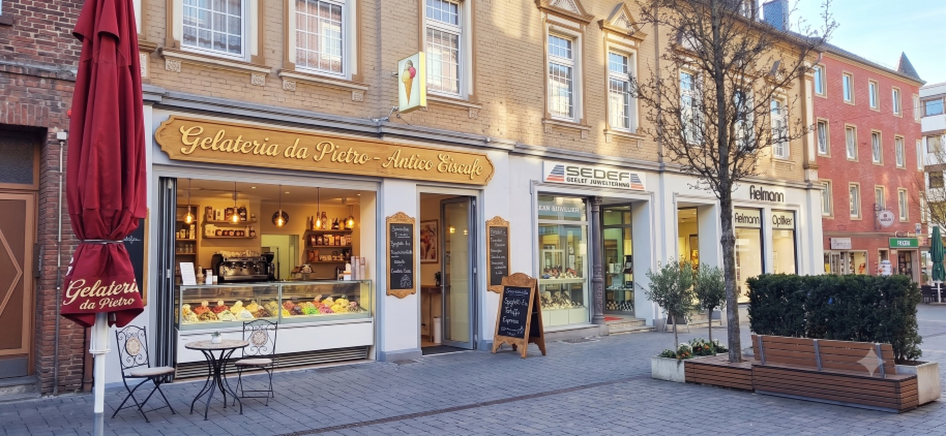 Front als Eiscafe