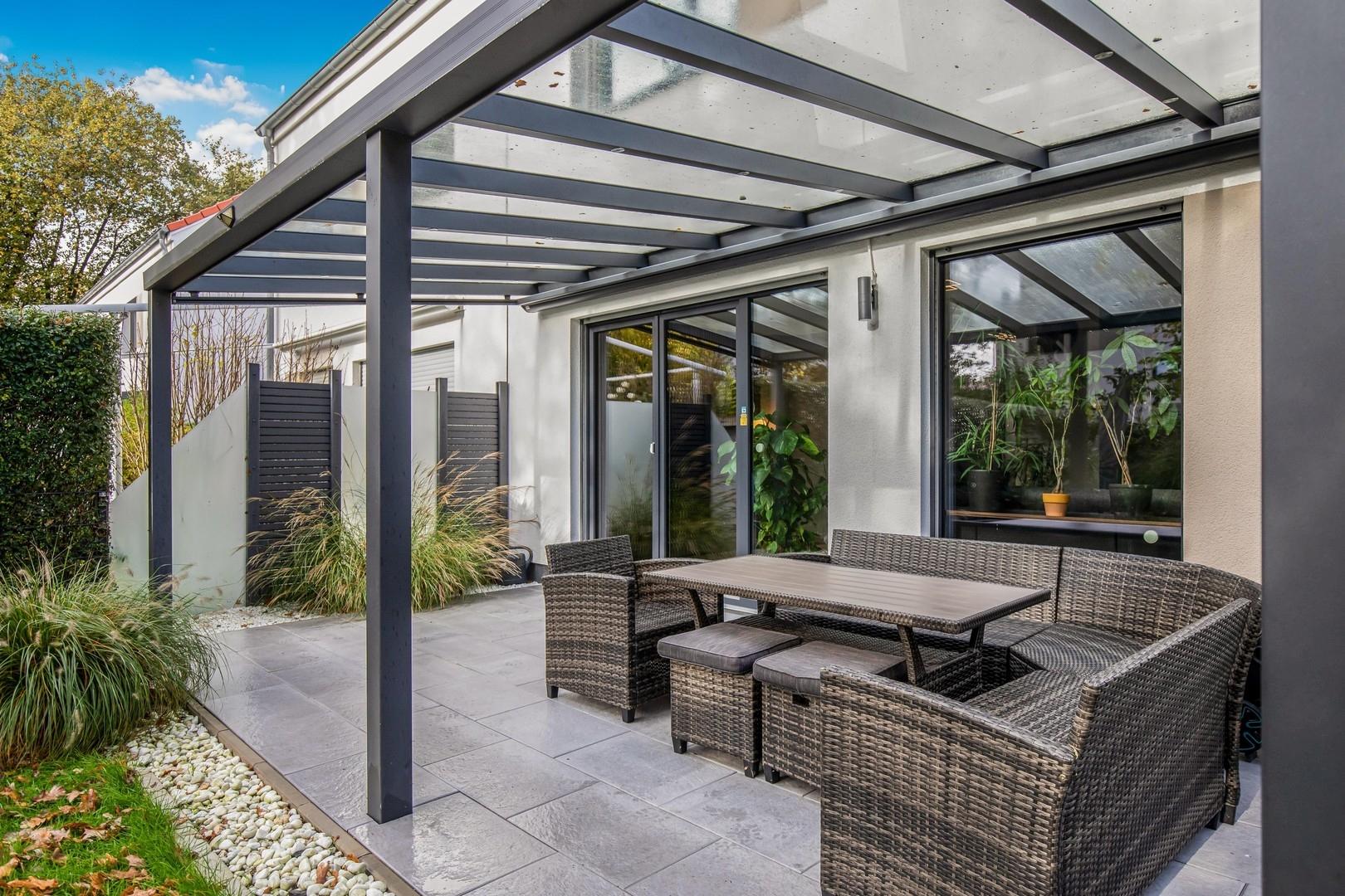 überdachte Terrasse