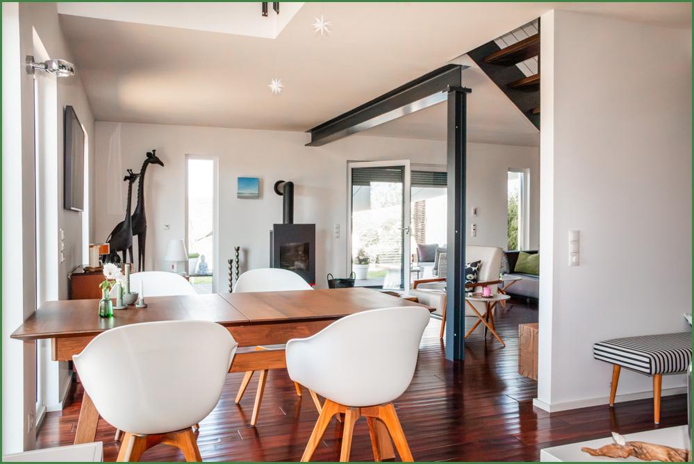 Essbereich mit Blick aufs Wohnzimmer/Garten