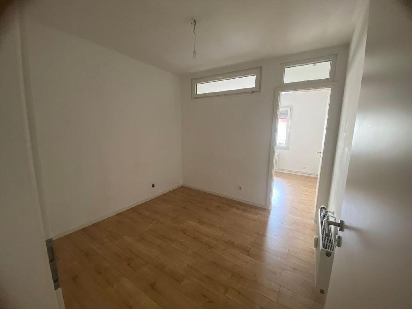 Einheit 2 Zimmer mit Durchgang
