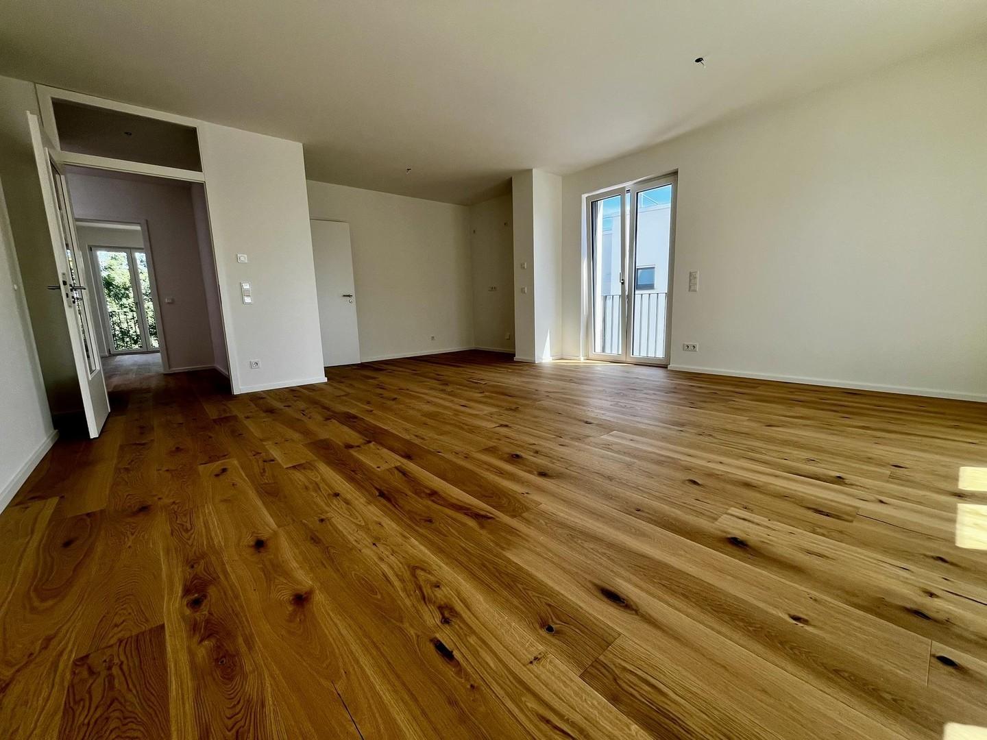 Wohnzimmer & Küche 