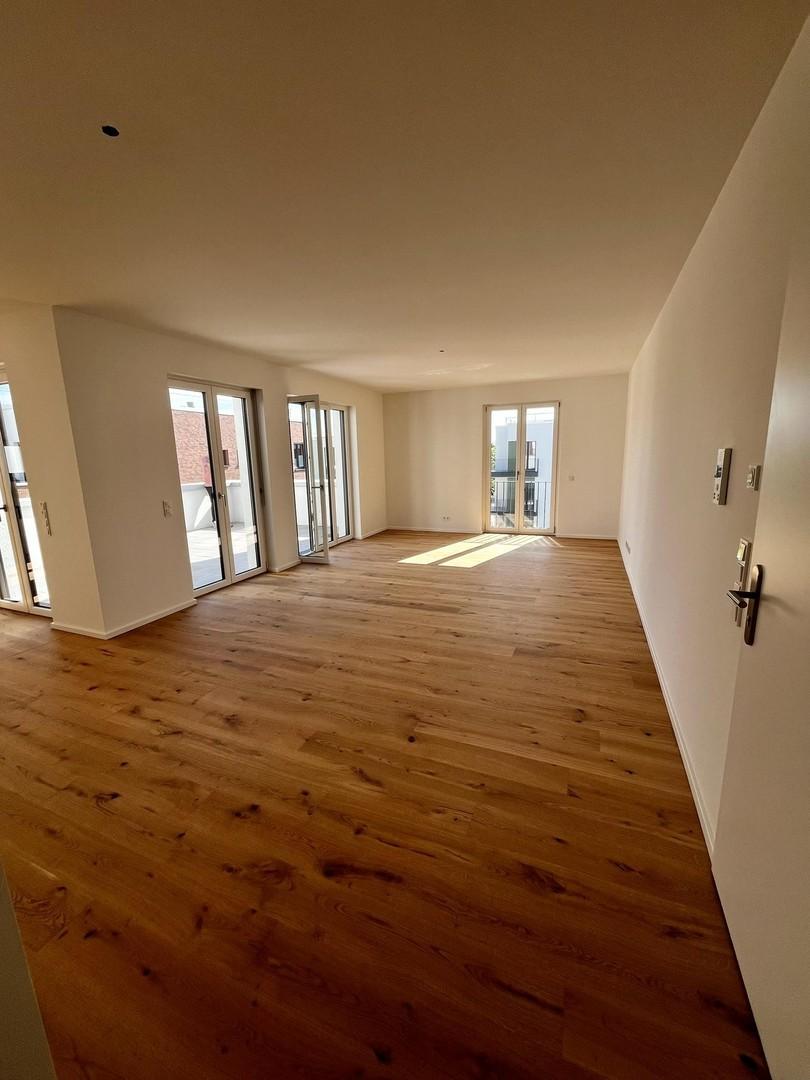 Wohnzimmer & Küche 