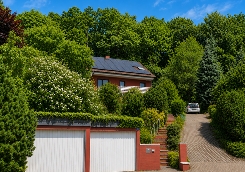 Das Haus von der Straße aus.