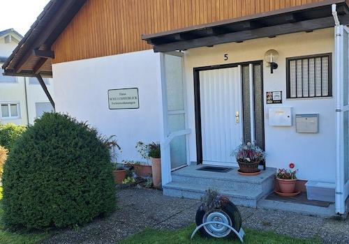 Haus Eingangsseite links