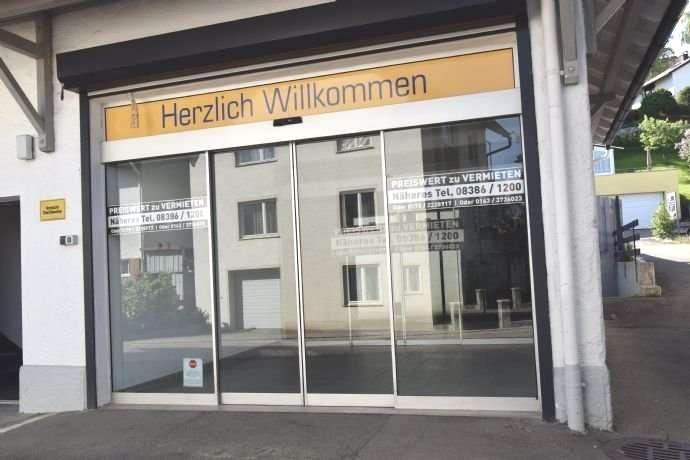 Gebäudeansicht Eingang Automatik