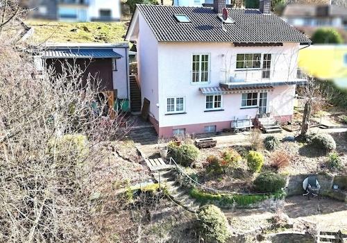 Ansicht West mit Garten