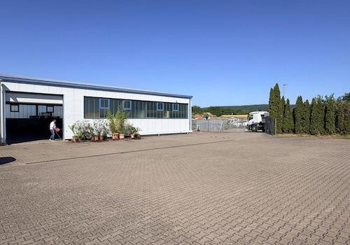 Hof und Halle