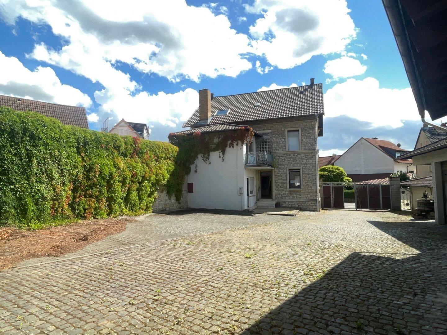 Hof zum Haus