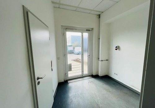 EG Eingang 2 Parkplatz hinten