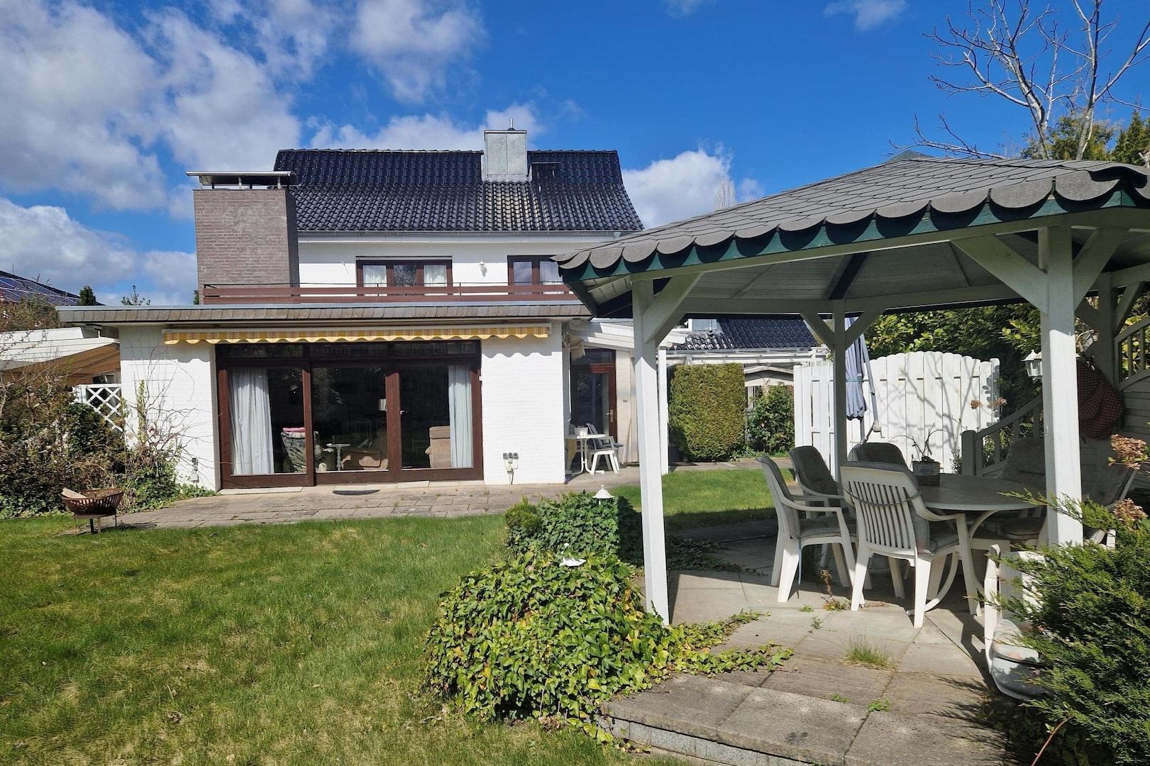 Gartenblick zum Haus