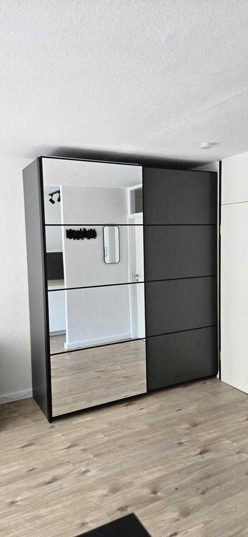 Kleiderschrank
