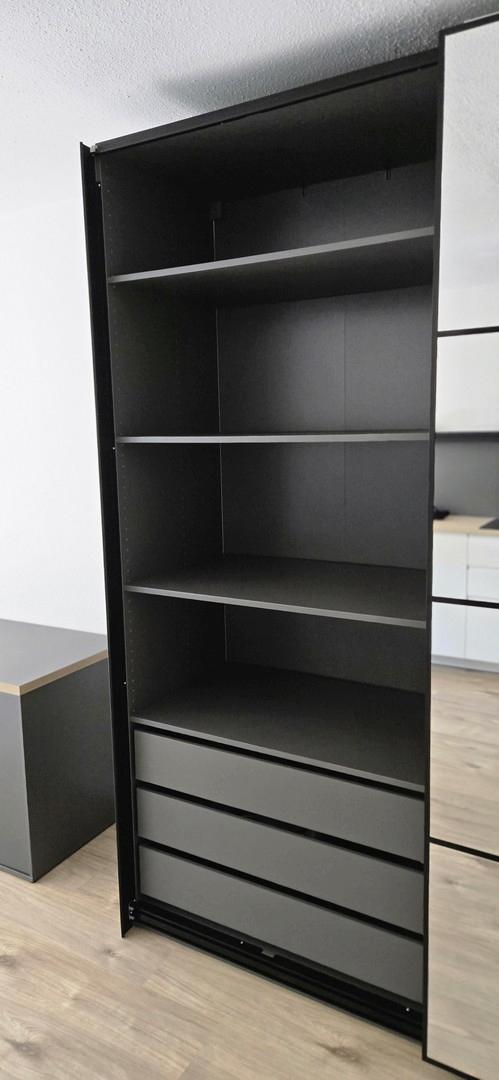 Kleiderschrank