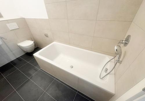 Wannenbad mit WC