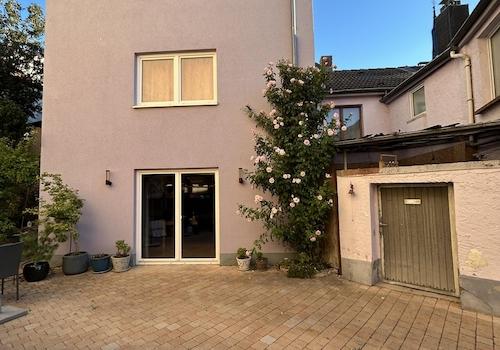Eingang und Hausfront vorne