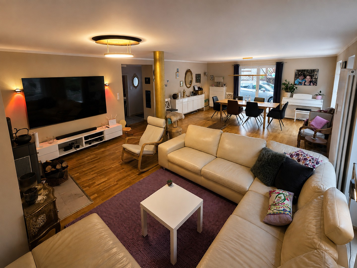 Wohnzimmer / TV / Sofa EG