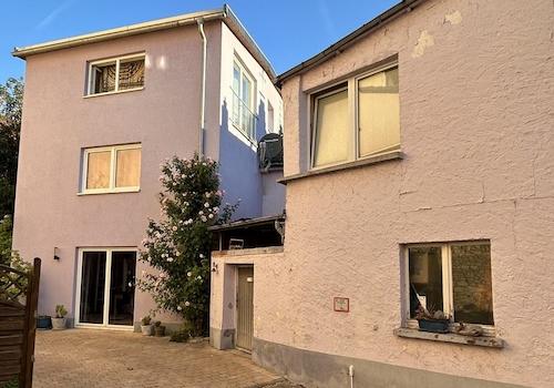 Eingang und vordere Terrasse
