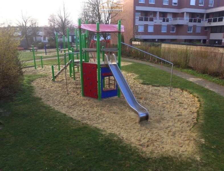 Spielplatz hinter dem Haus