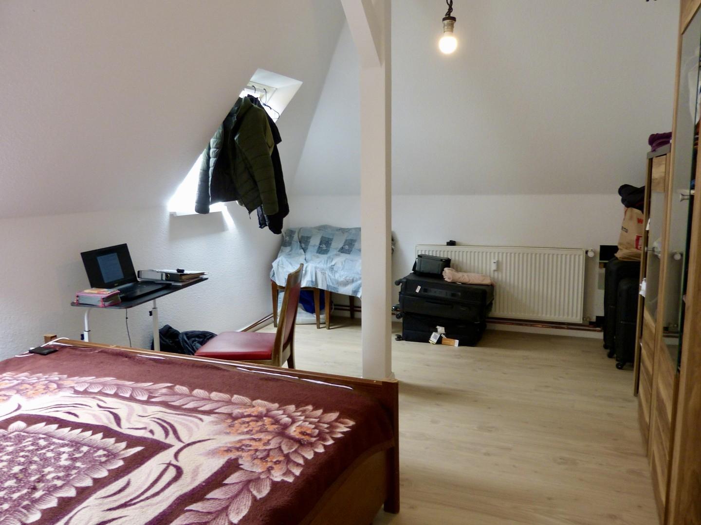 Schlafzimmer 1