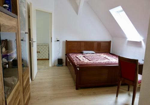 Schlafzimmer 1