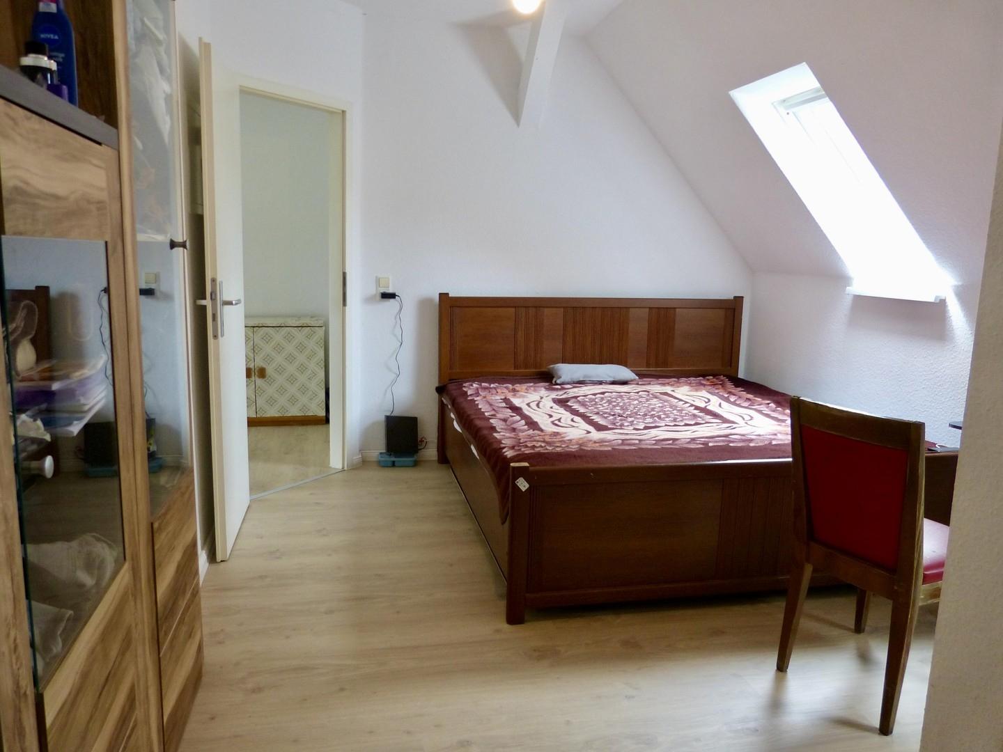 Schlafzimmer 1