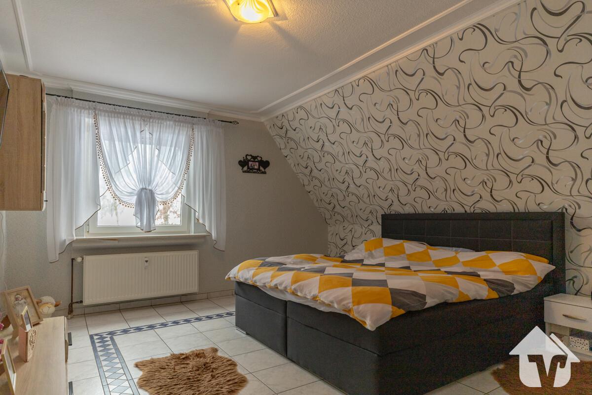 Schlafzimmer DG