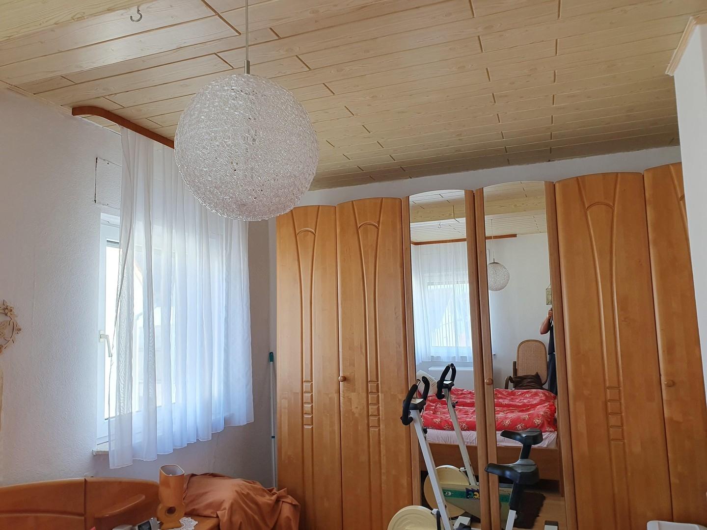 Schlafzimmer 1