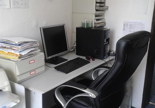 komplettes Büro 