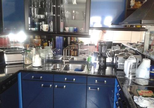blaue hochwertige Lackküche 